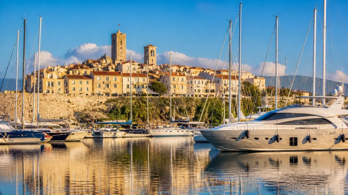 Création de site internet pour conciergerie à Antibes : capter les propriétaires en direct